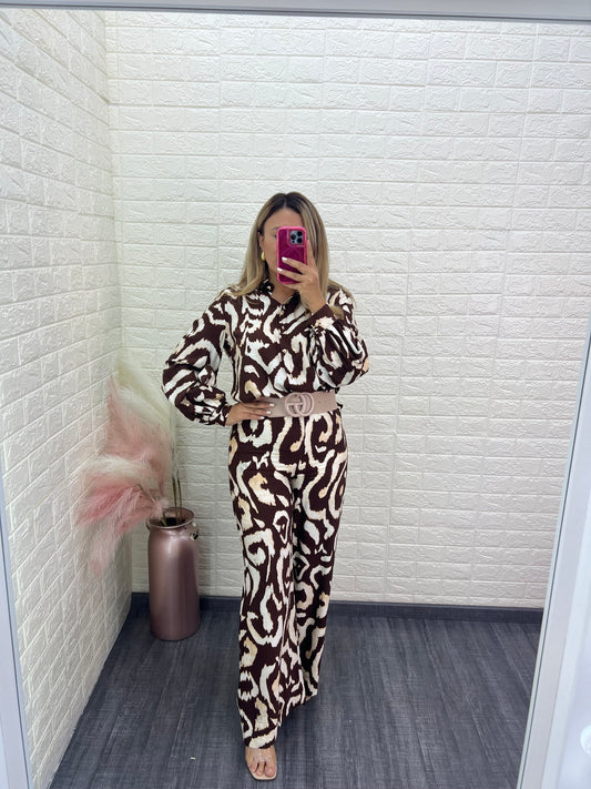 Conjunto de Blusa y Pantalón Estampados Café con Blanco