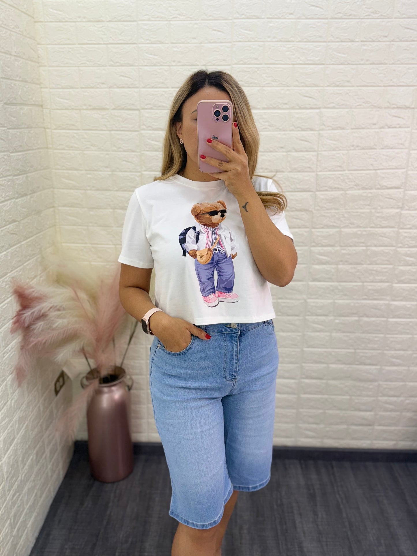Blusa Corta Color Crema de Cuello Redondo Estampado Oso