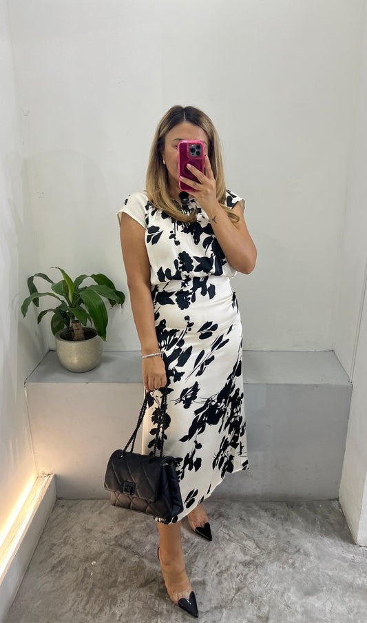 Vestido Blanco Estampado de Hojas Negras