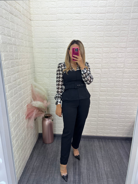 Conjunto Color Negro de Blusa con Estampado Pata de Gallo y Pantalón