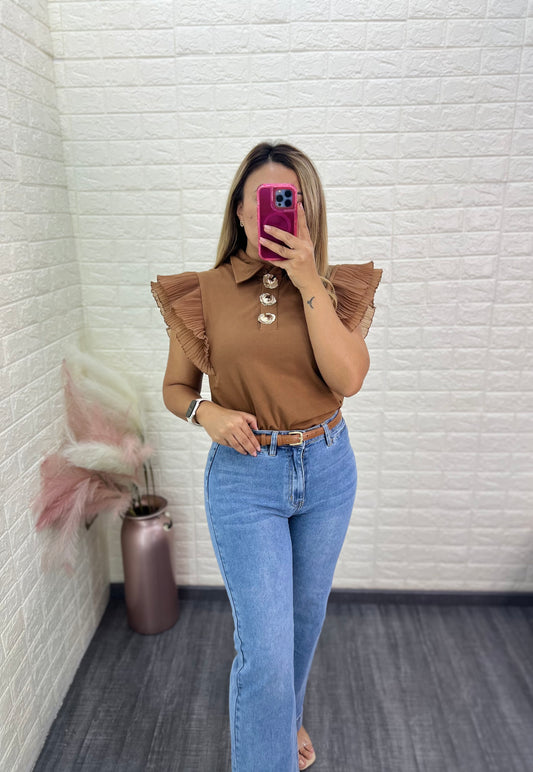 Blusa Color Café Claro con Olanes en las Mangas
