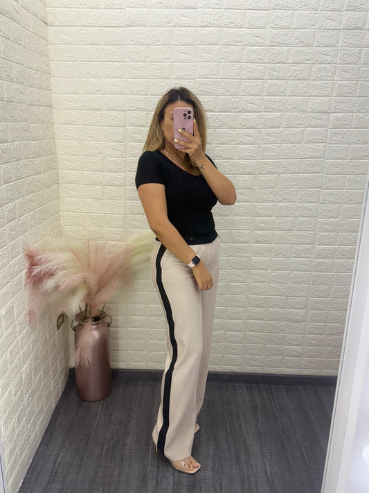 Pantalón Beige Casual con Línea negra