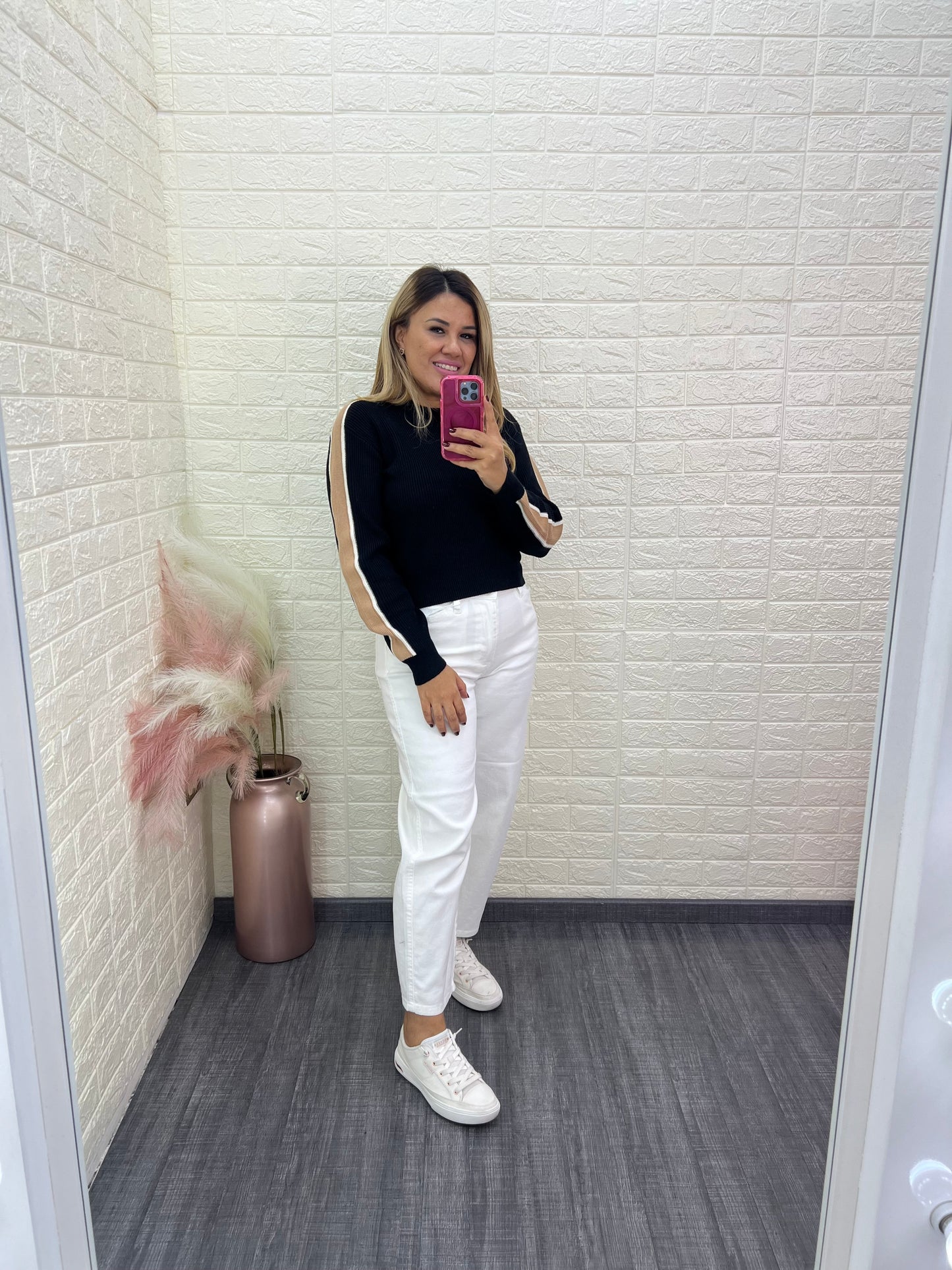 Suéter Negro Tejido con Línea Beige