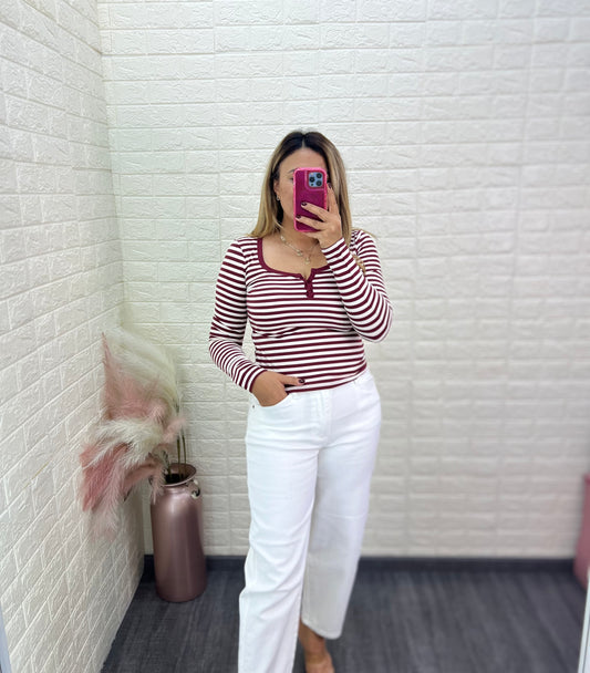 Blusa Blanca Cuello con Botones, Estampado a Rayas Guindas
