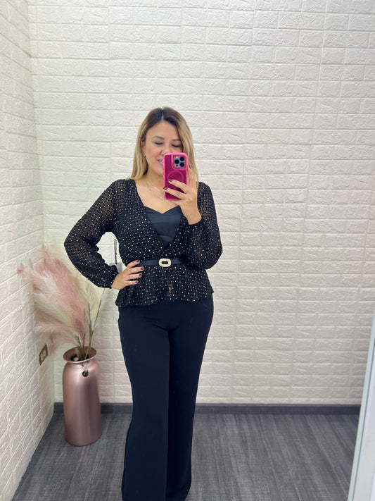 Blusa Negra En Tela de Mesh con Aplicación de Gamuza en Diamante con Brillos Dorados