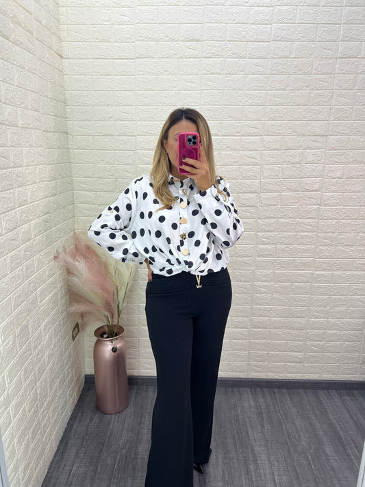 Blusa Blanca de Manga Larga de Botones Dorados, Estampado Lunares Negros
