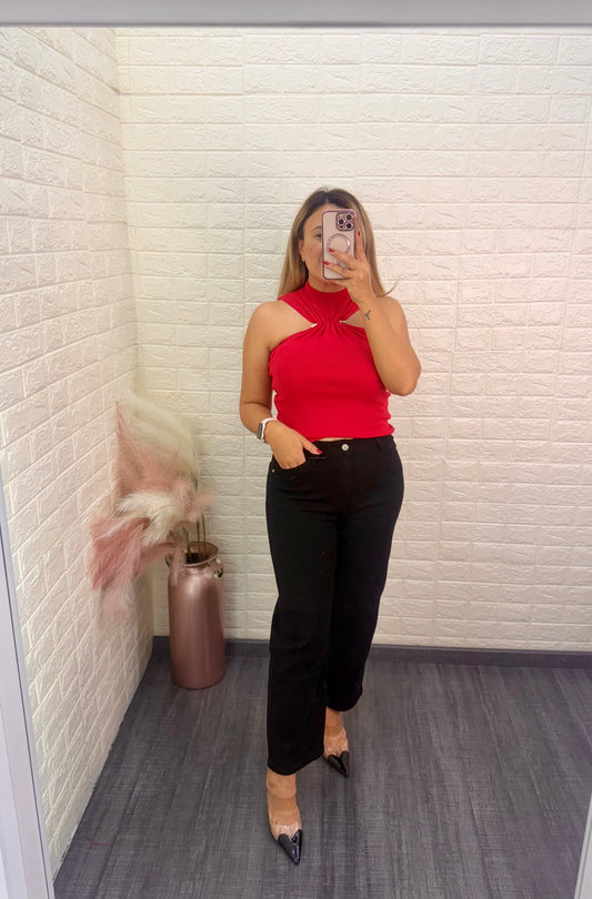 Blusa sin Mangas Cuello Alto con Broche Dorado