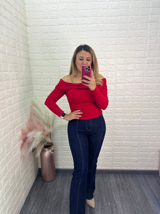 Blusa Roja a los Hombros de Manga Larga