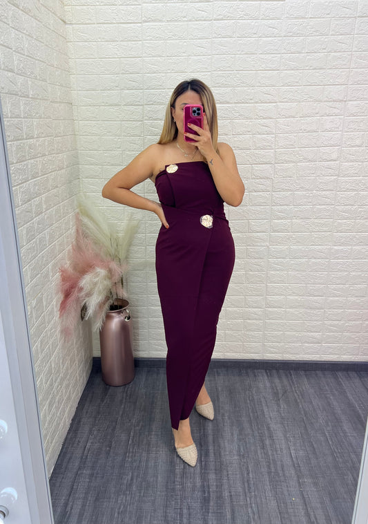 Vestido Morado Straple Ceñido con Botones Decorativos en Color Dorado