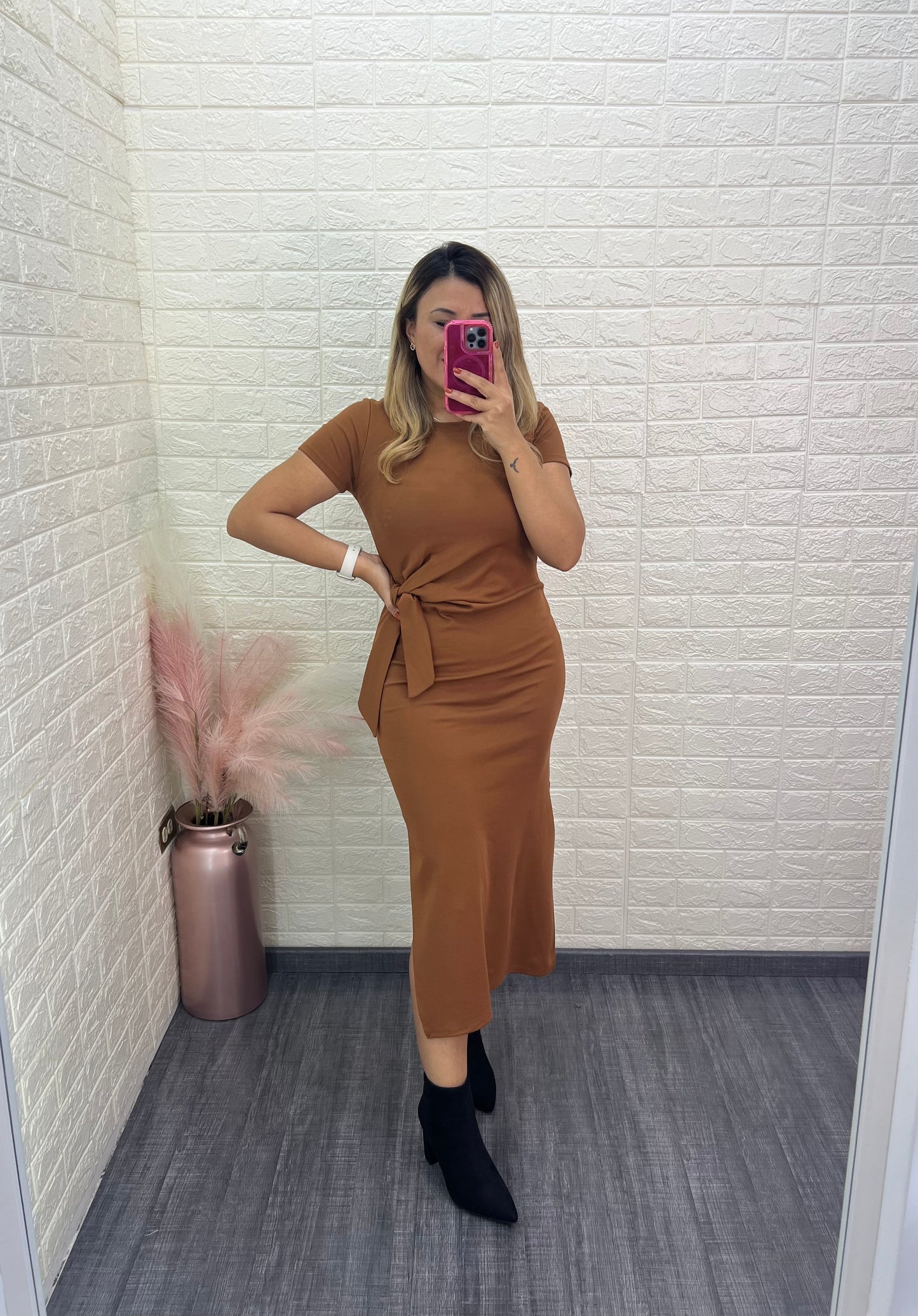 Vestido Largo Color Camel con Nudo al Frente