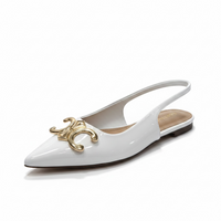 Flats Blancas con Hebilla Dorada