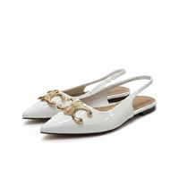 Flats Blancas con Hebilla Dorada