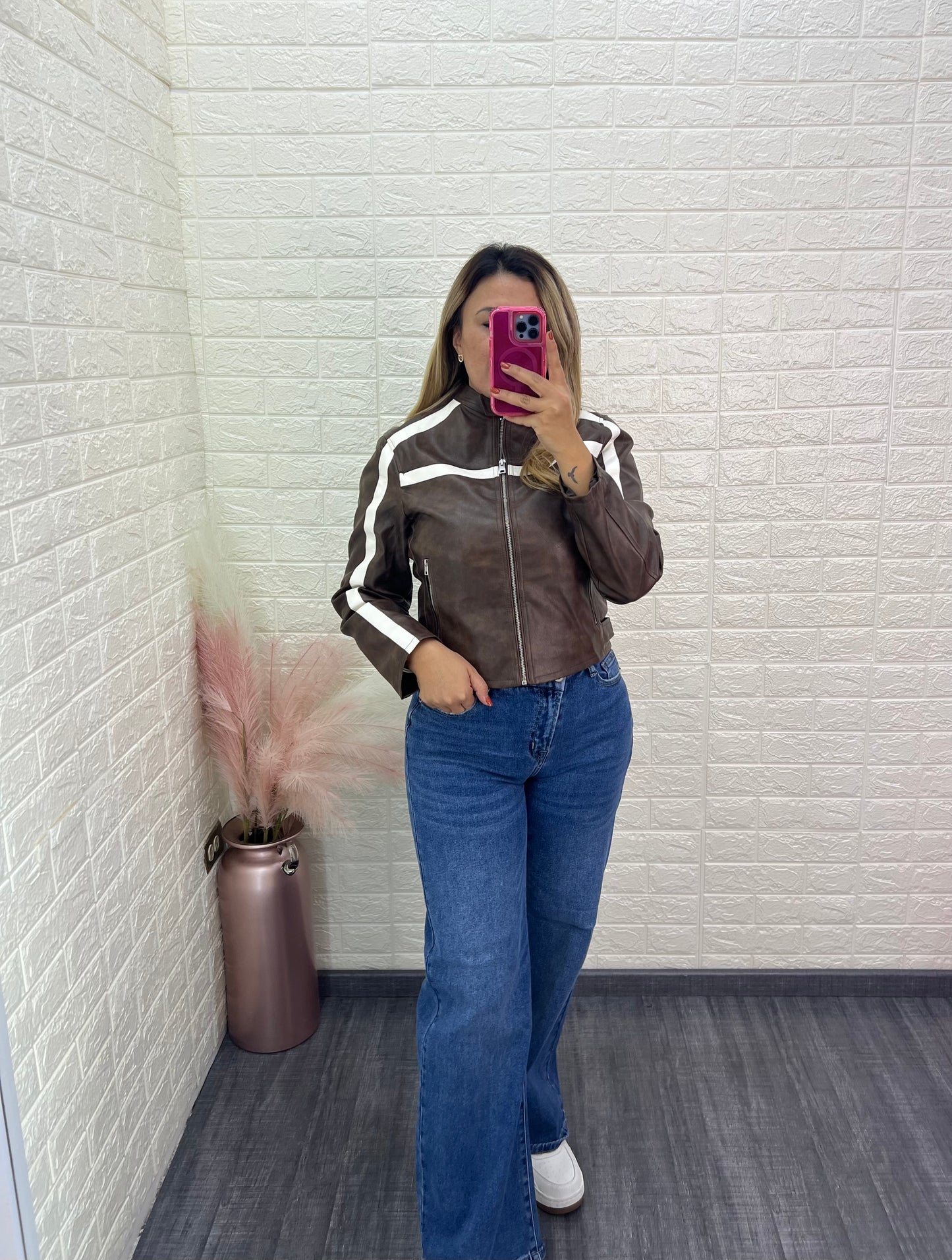 Chamarra de Vinipiel Café con Línea Beige