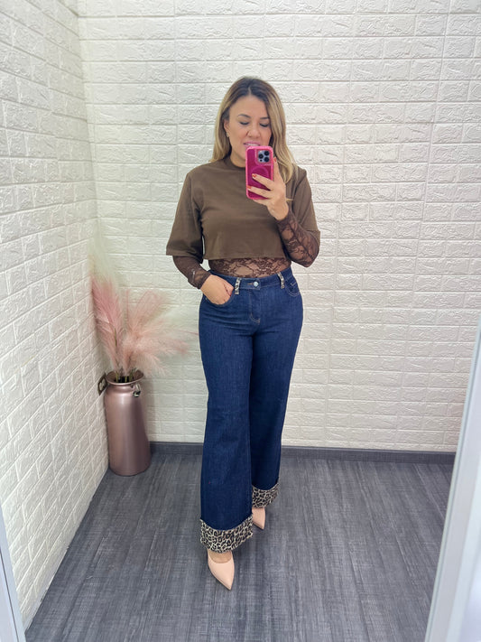 Panti Blusa Café de Encaje con Ensamble en Playera de Manga Corta