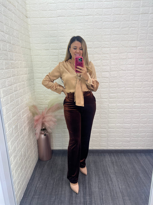 Blusa Satinada Beige con Lineas En Dorado