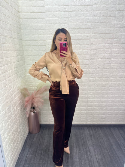 Pantalón Color Café Satinado de Velvet Corte Recto