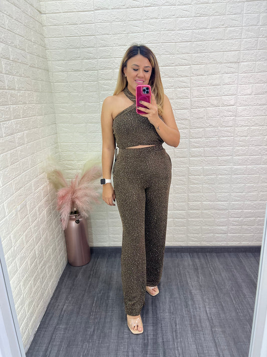 Conjunto Dorado con Brillos Blusa Halter y Pantalón
