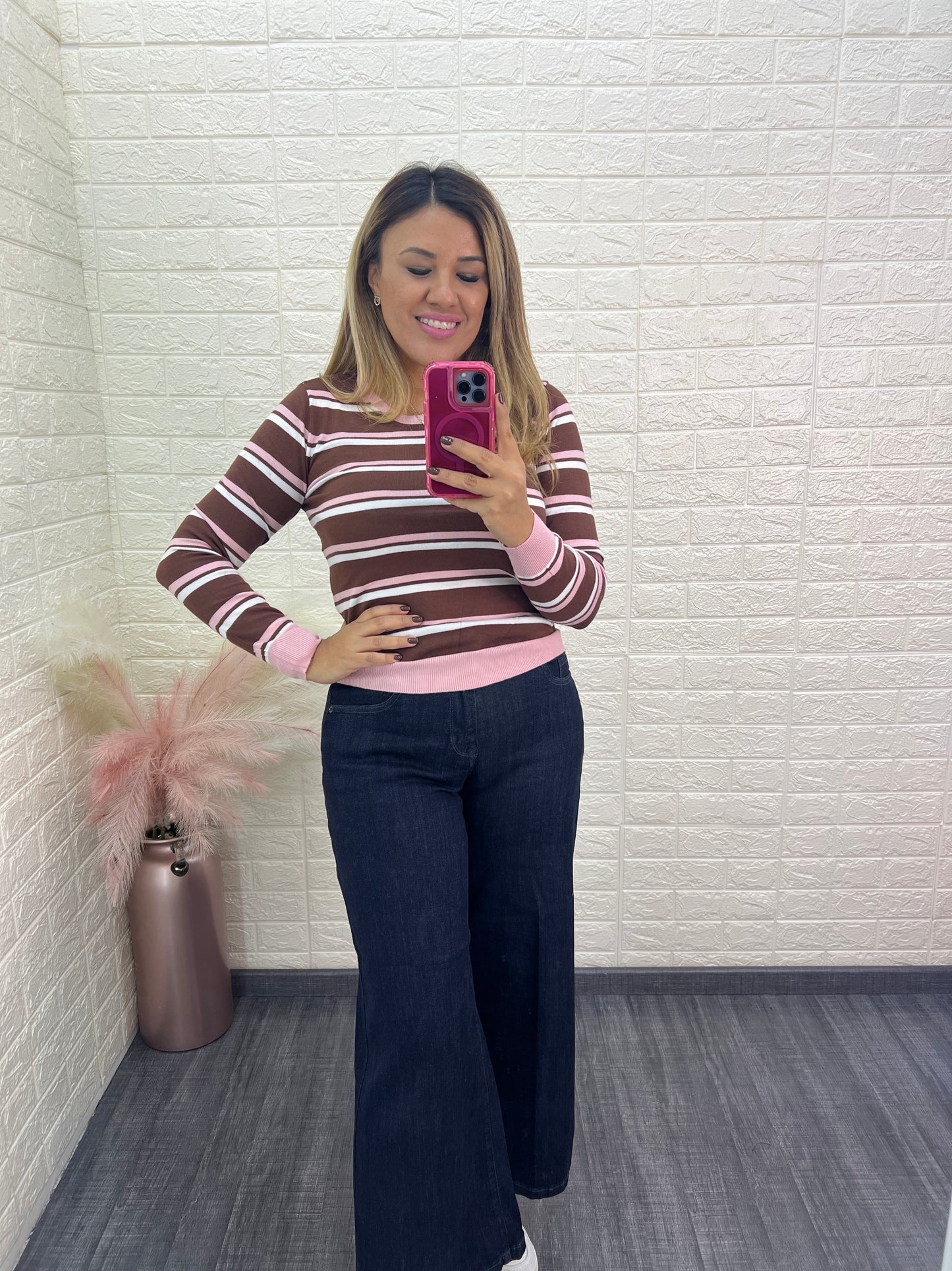 Blusa Suéter Estampado a Rayas Café con Rosa