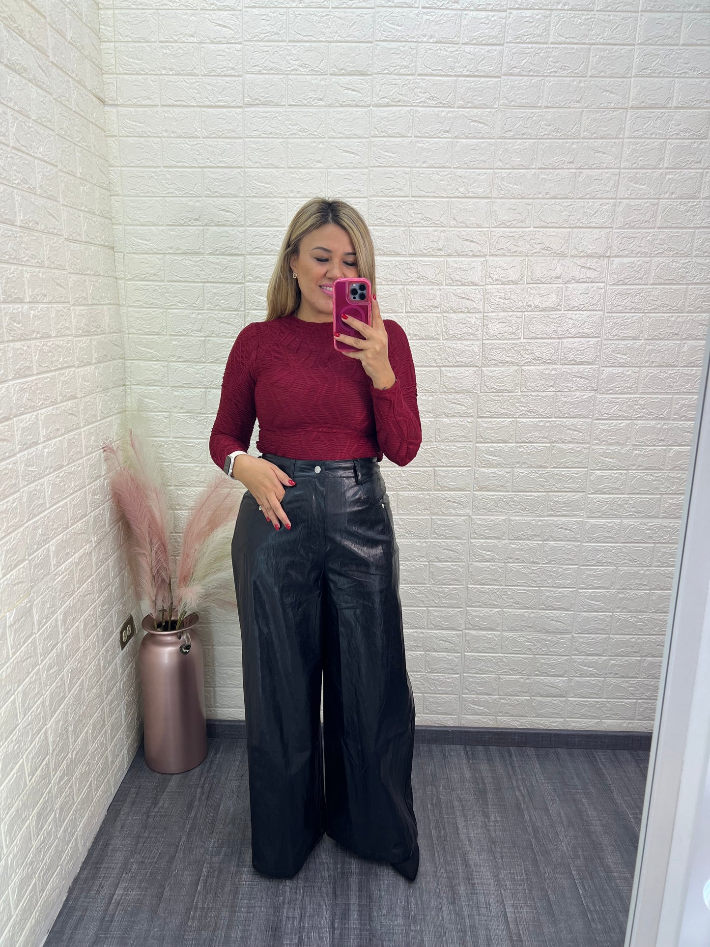 Blusa Guinda de Manga Larga con Textura 3D