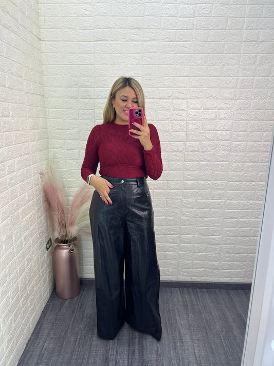 Blusa Guinda de Manga Larga con Textura 3D