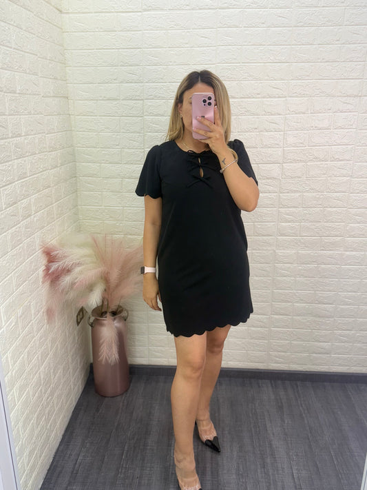 Vestido Color Negro con Aplicaciones de Moños