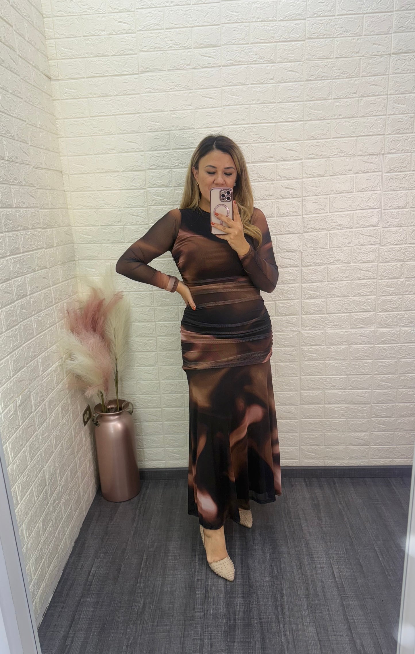 Vestido Largo Obscuro Estampado en Tela de Mesh