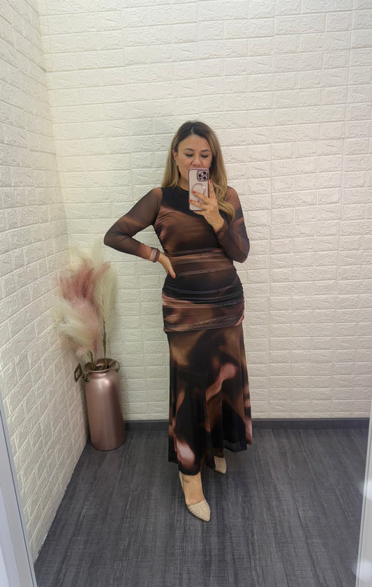 Vestido Largo Obscuro Estampado en Tela de Mesh
