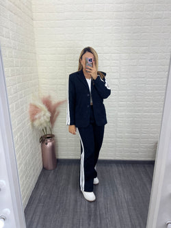 Conjunto De Blazer y Pantalón Negro en Tela Tipo Pans con Líneas Blancas