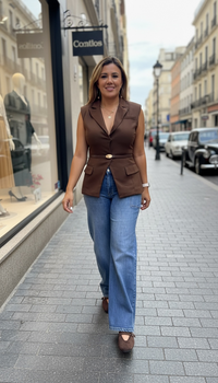 Blusa Café Tipo Chaleco con Cintillo